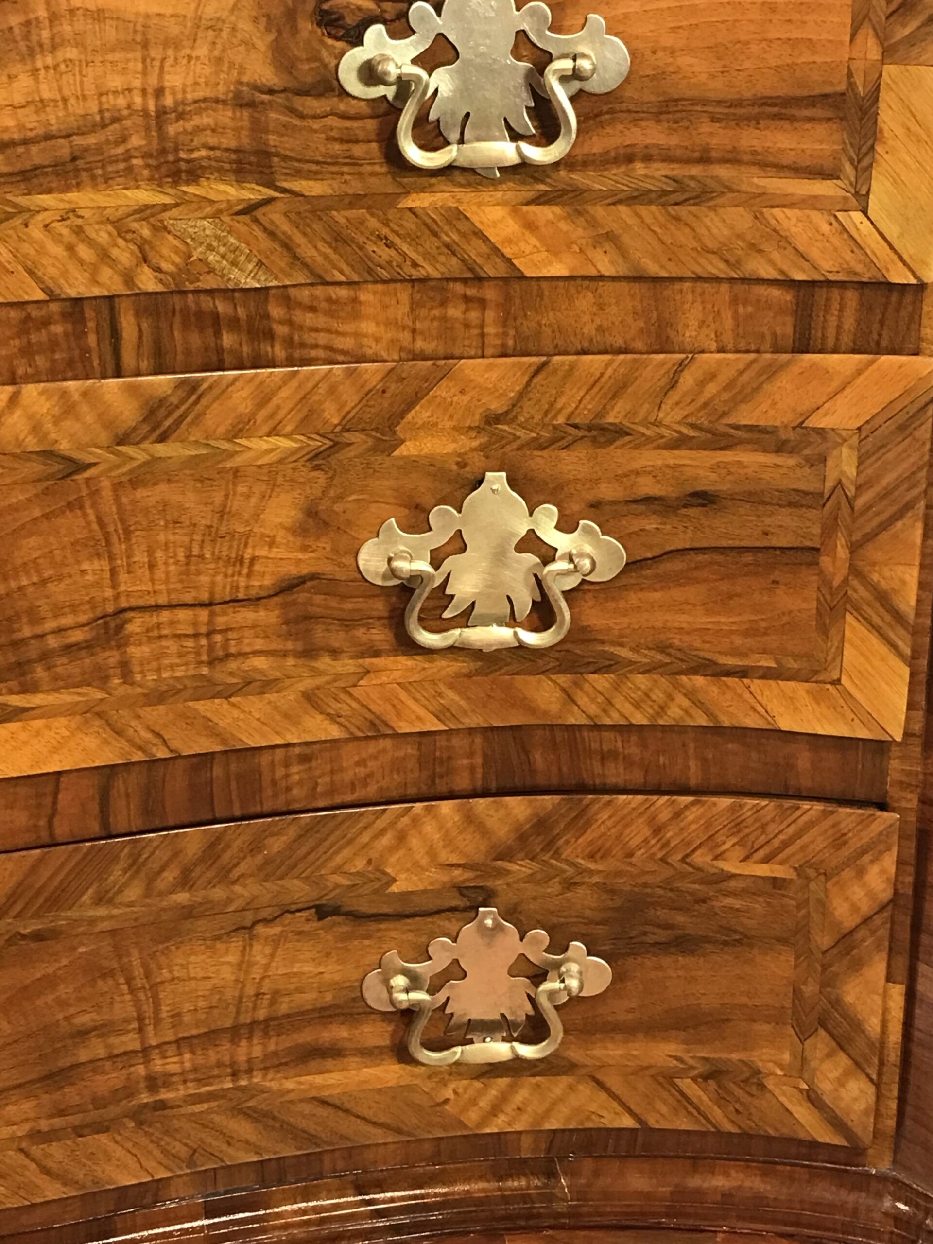 Baroque chest of drawers with original bronze handles- Styylish