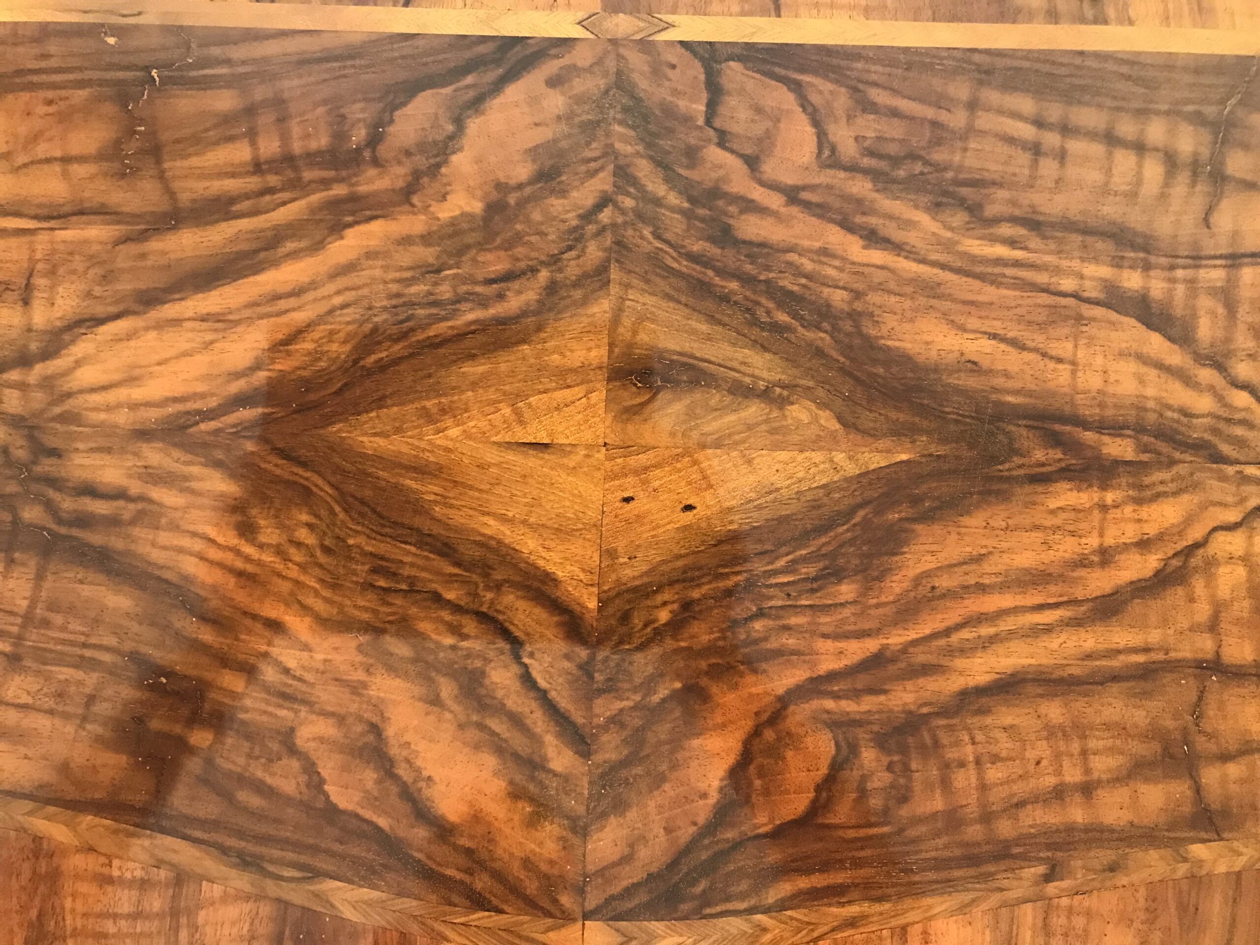 Beautiful Walnut veneer on the top of a Baroque chest of drawers- Styylish