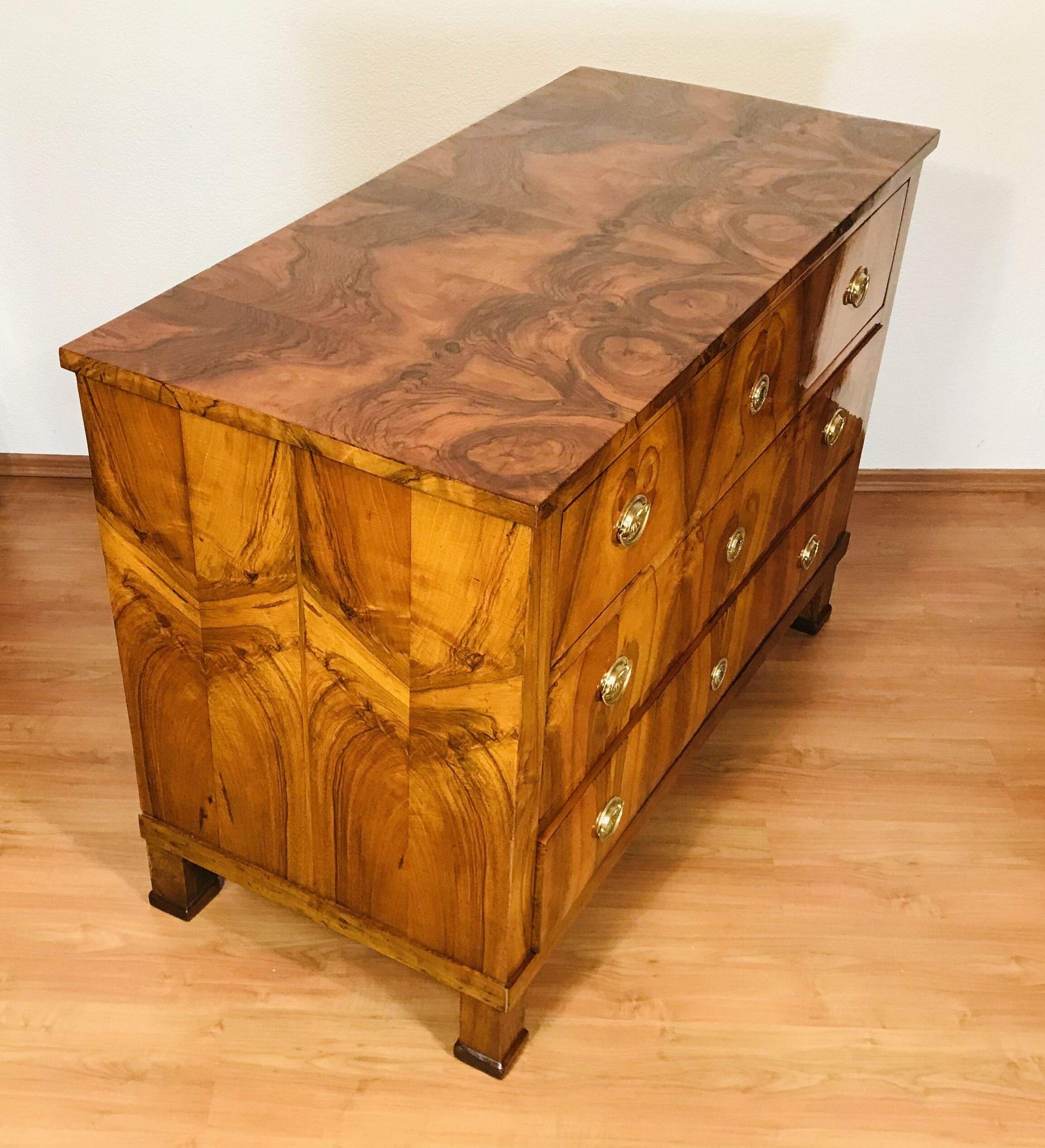 Biedermeier Walnut Chest of Drawers, 1820 - Image 9