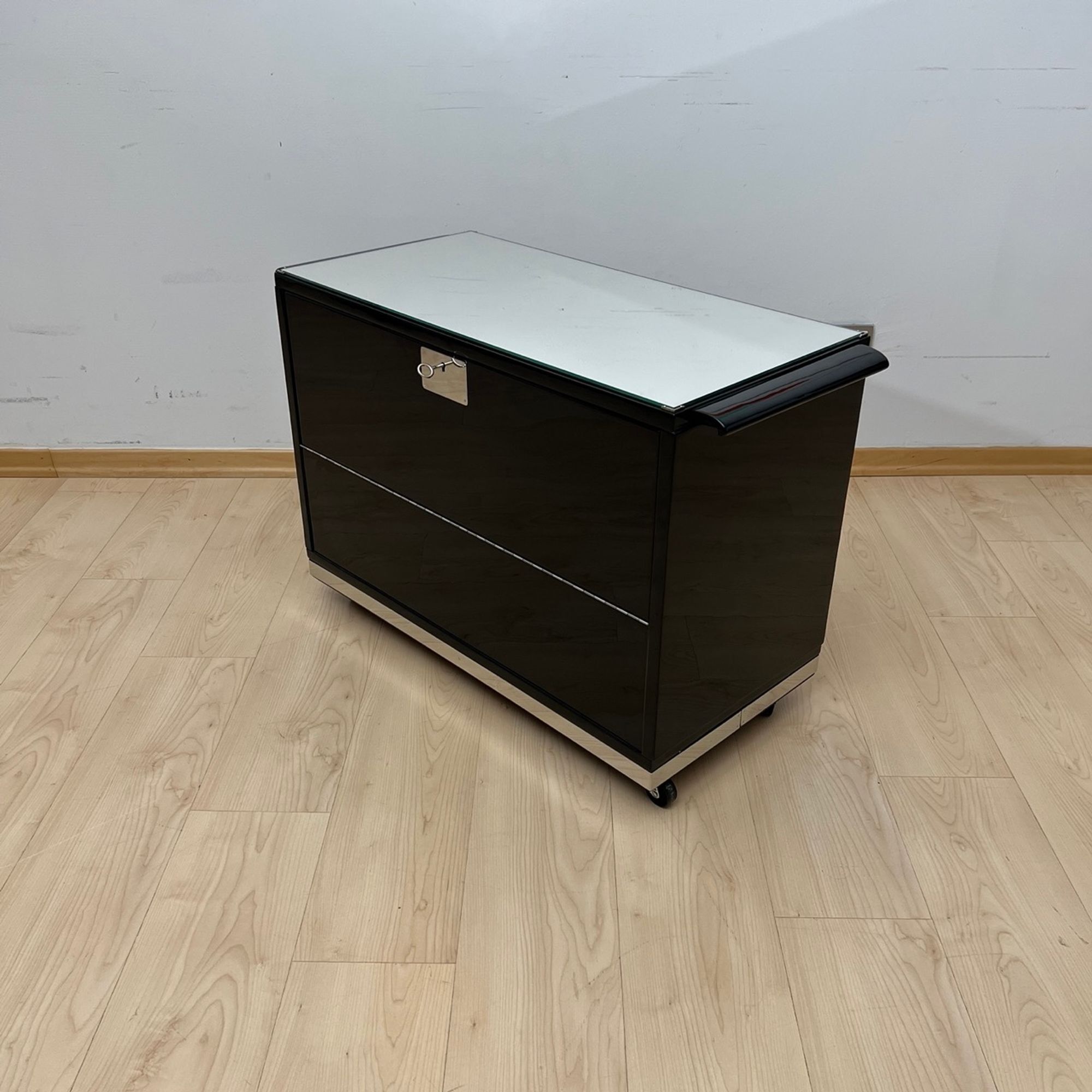 French Art Deco Bar Cart, Black Lacquer, France circa 1930 - Image 3