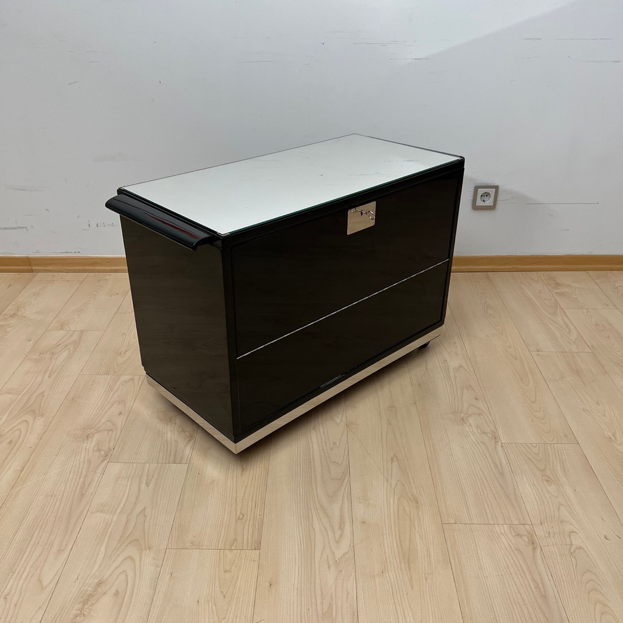 French Art Deco Bar Cart, Black Lacquer, France circa 1930 - Image 4