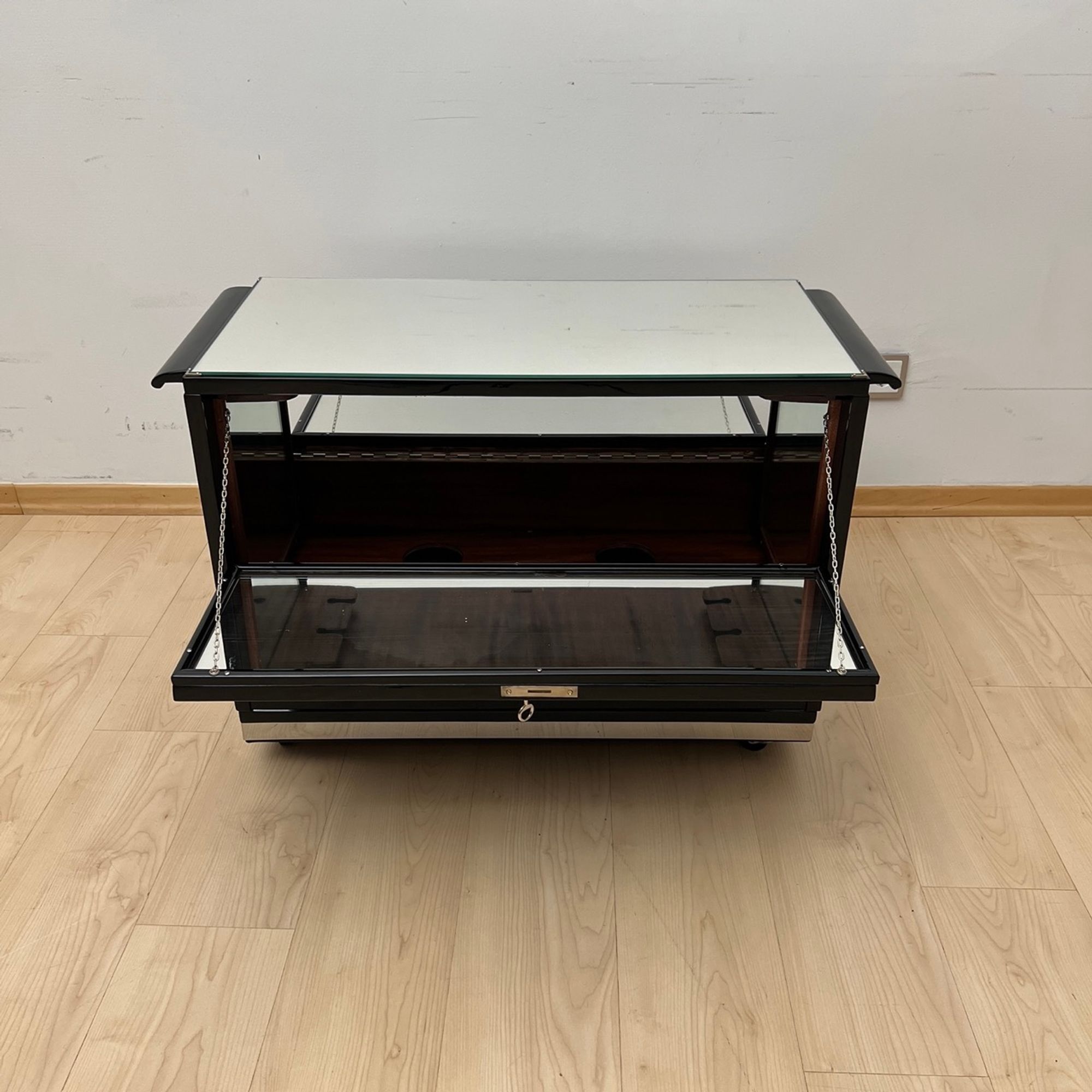French Art Deco Bar Cart, Black Lacquer, France circa 1930 - Image 6