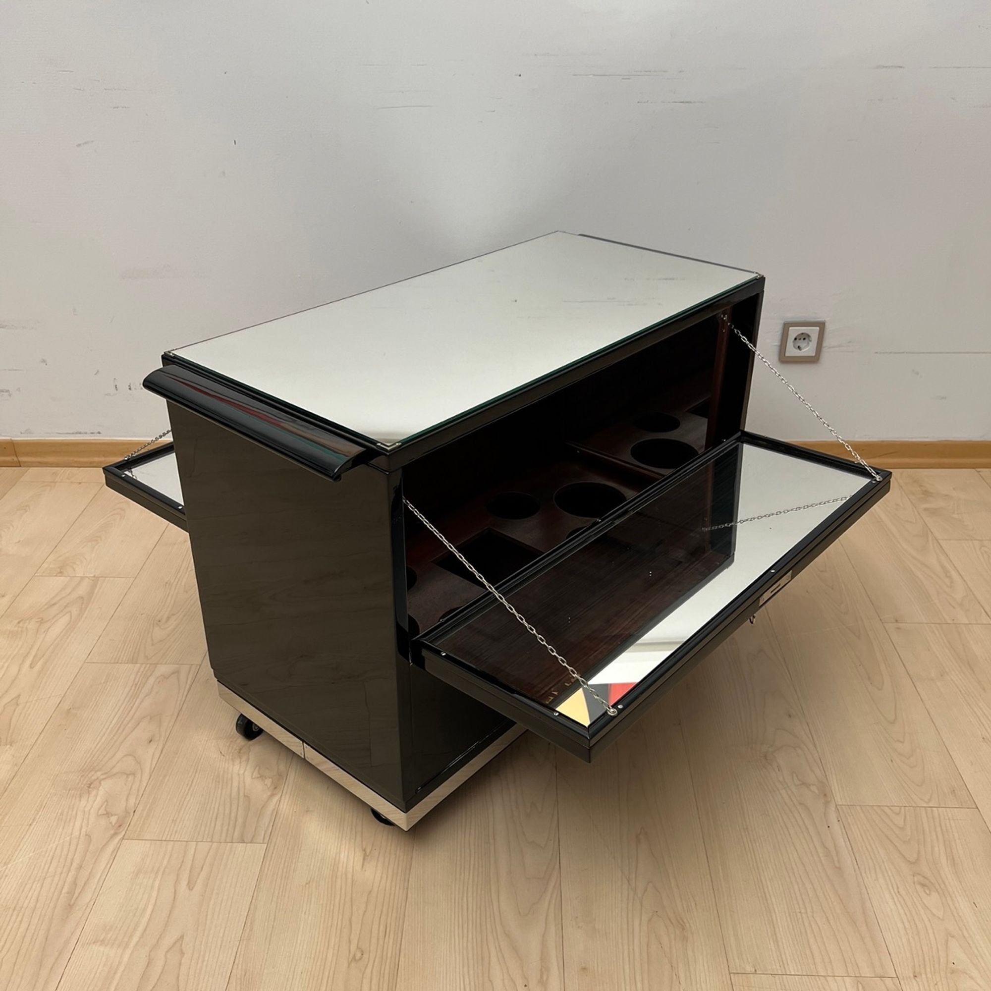 French Art Deco Bar Cart, Black Lacquer, France circa 1930 - Image 8