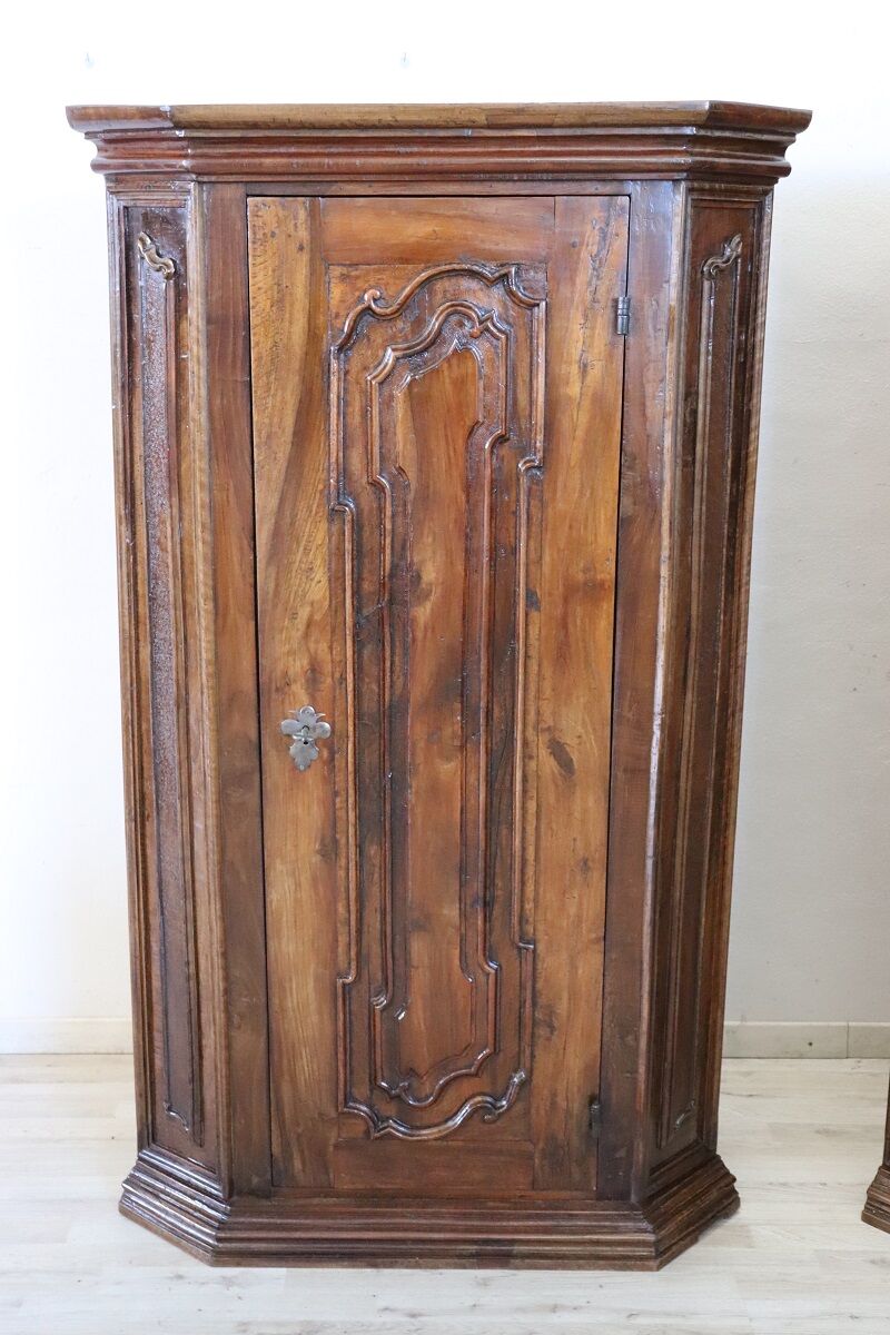 Pair of 17th century Italian Corner Cabinets - Image 2