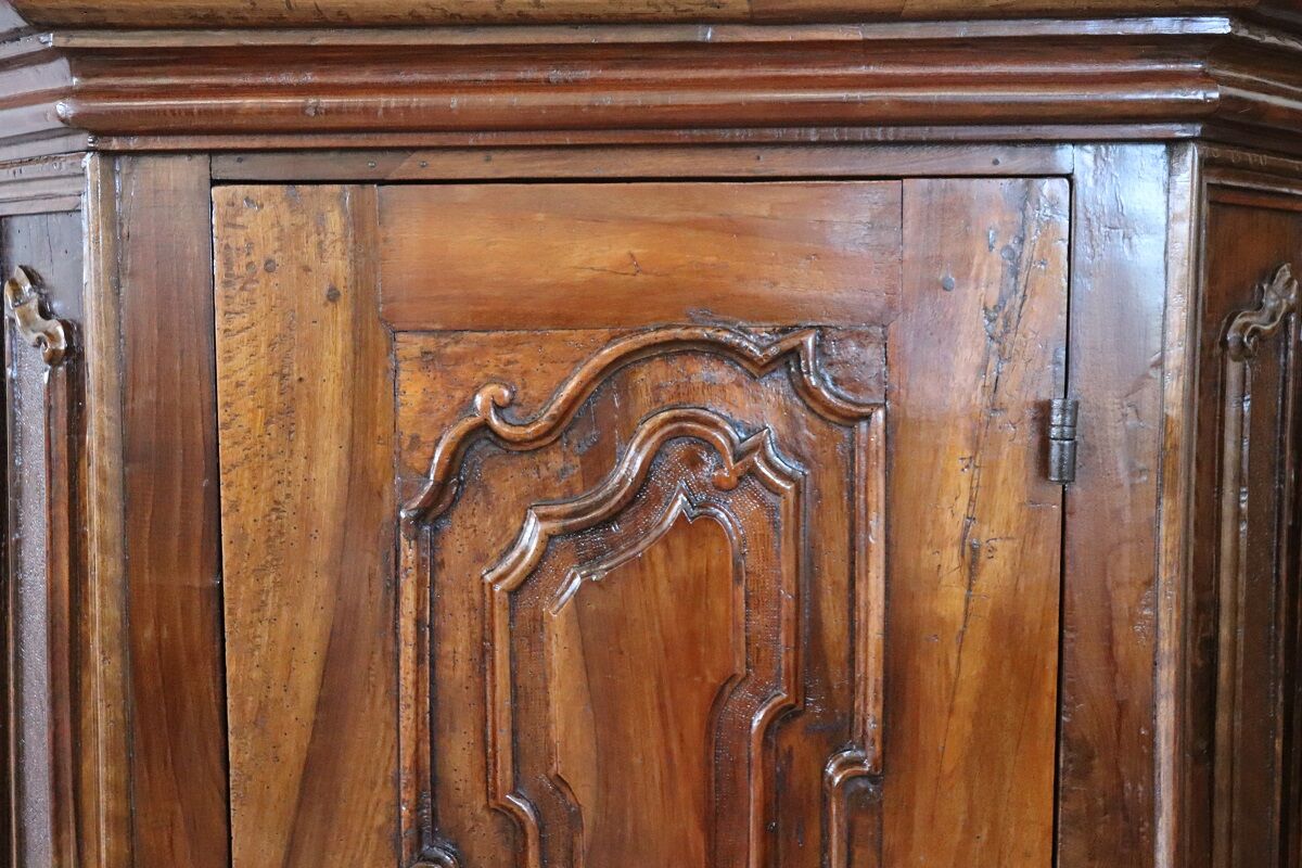 Pair of 17th century Italian Corner Cabinets - Image 4