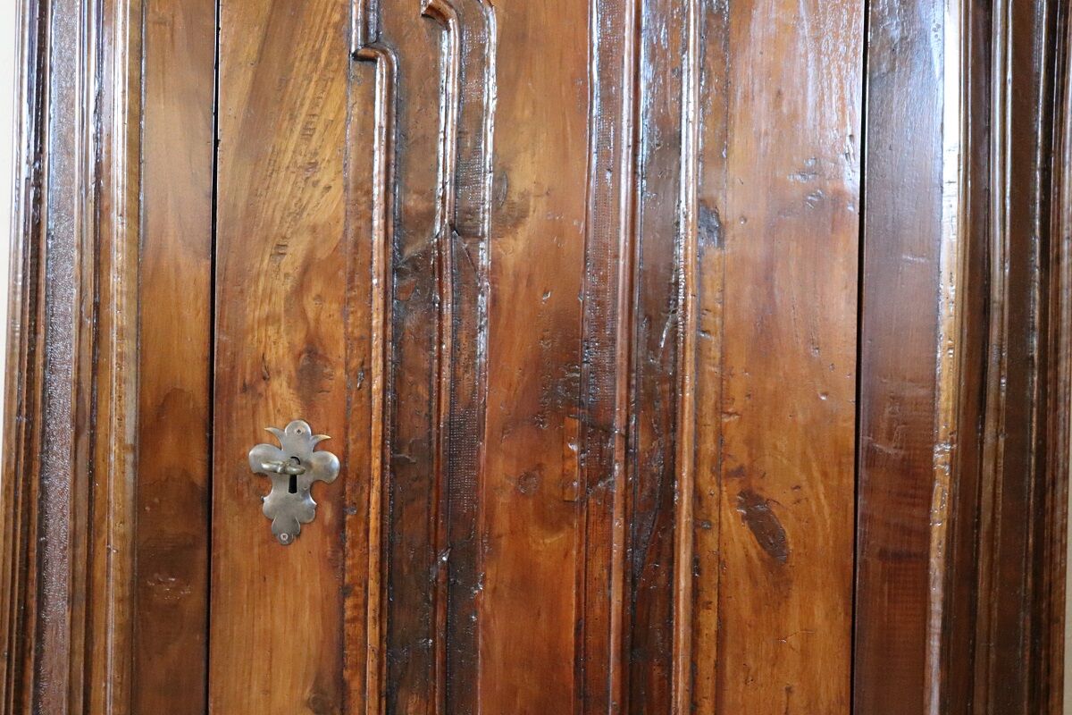 Pair of 17th century Italian Corner Cabinets - Image 5