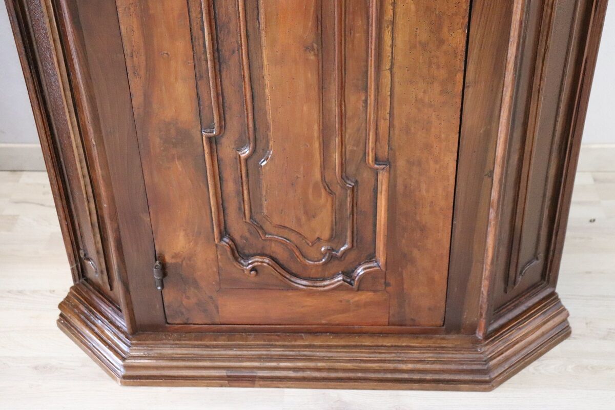 Pair of 17th century Italian Corner Cabinets - Image 15