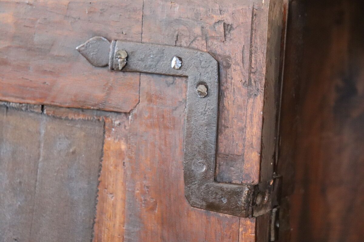Pair of 17th century Italian Corner Cabinets - Image 17