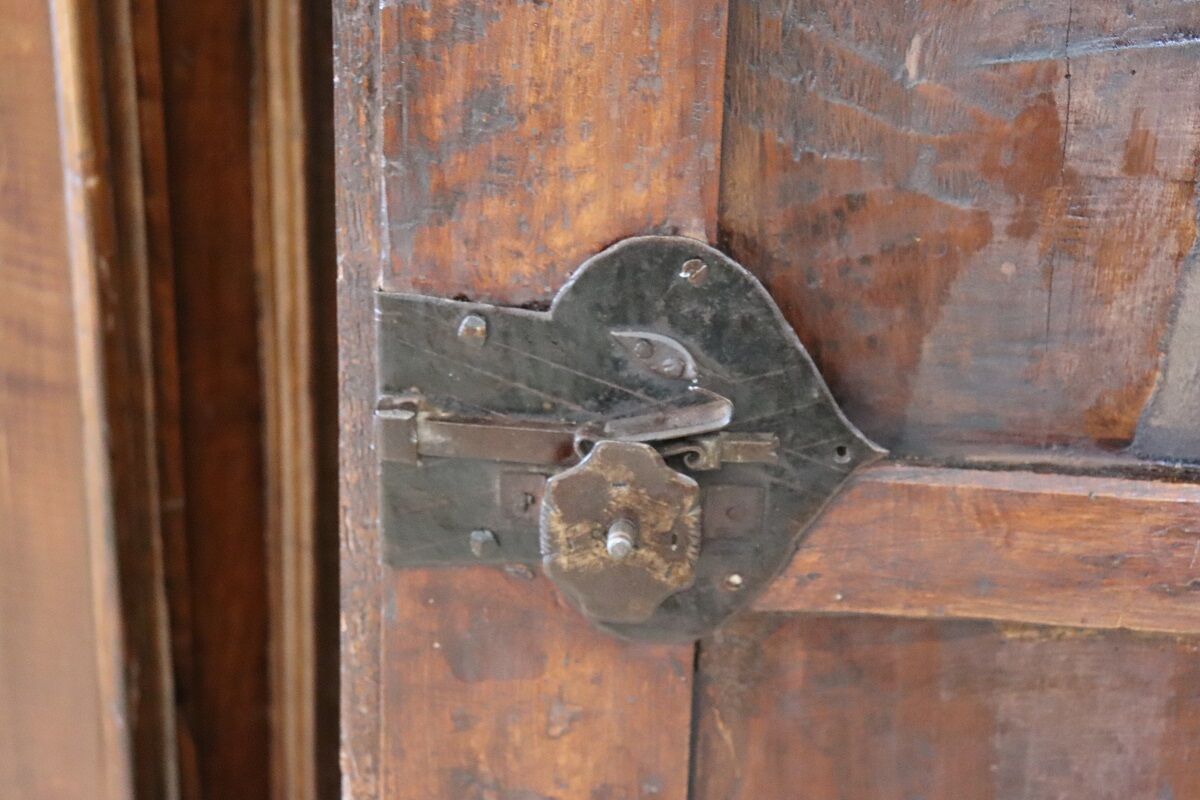 Pair of 17th century Italian Corner Cabinets - Image 18