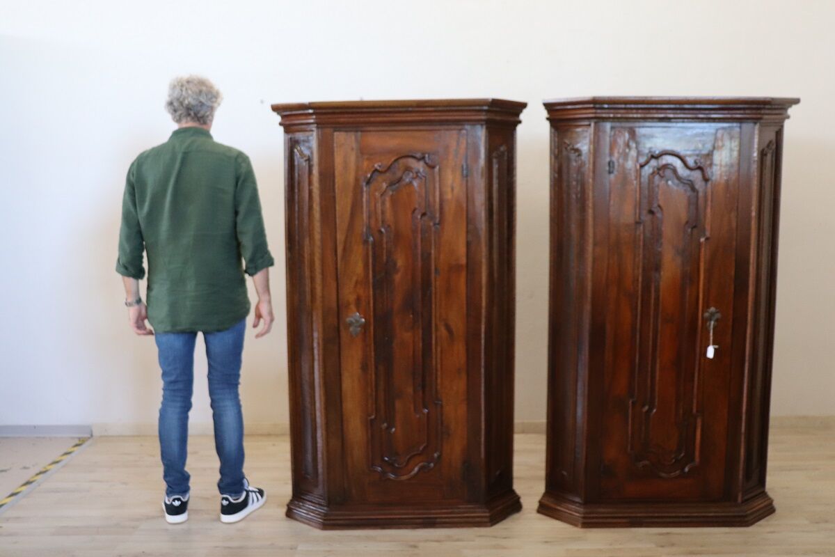Pair of 17th century Italian Corner Cabinets - Image 24