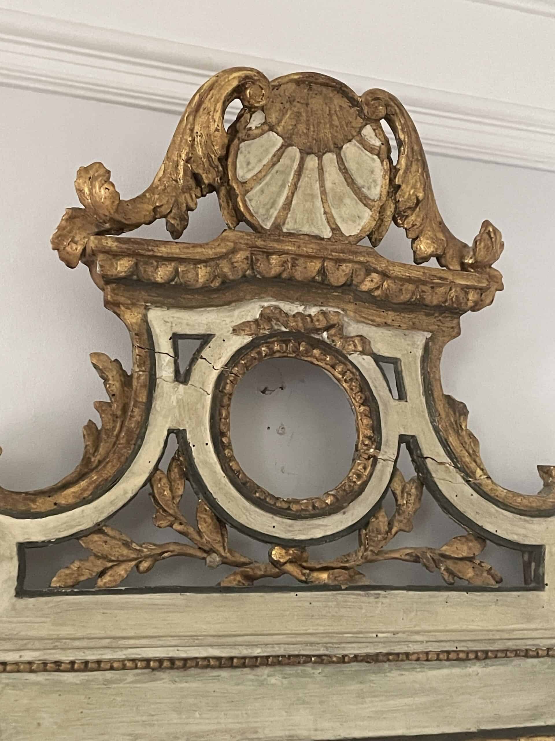 Neoclassical Mirror - Top - Styylish