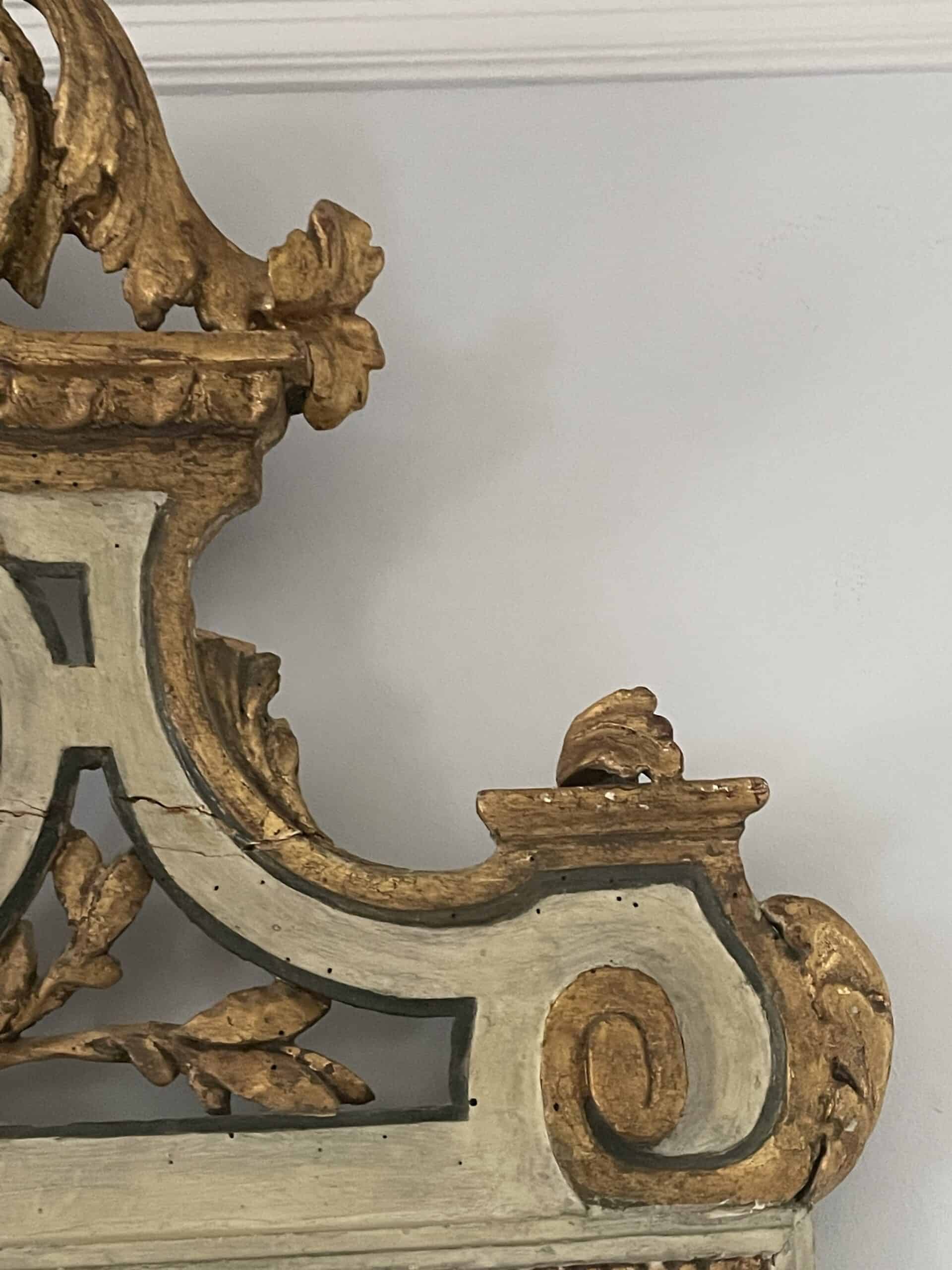 Neoclassical Mirror - Top Details - Styylish