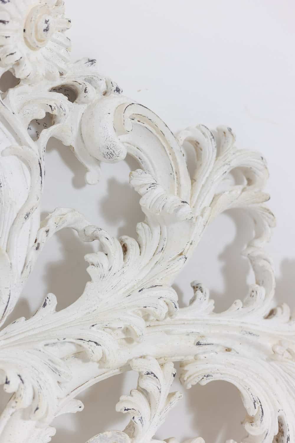 Rocaille Style Headboard - Decoration Detail - Styylish