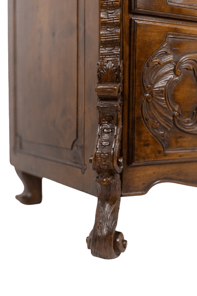 Venetian Louis XV Chest - Foot Detail - Styylish