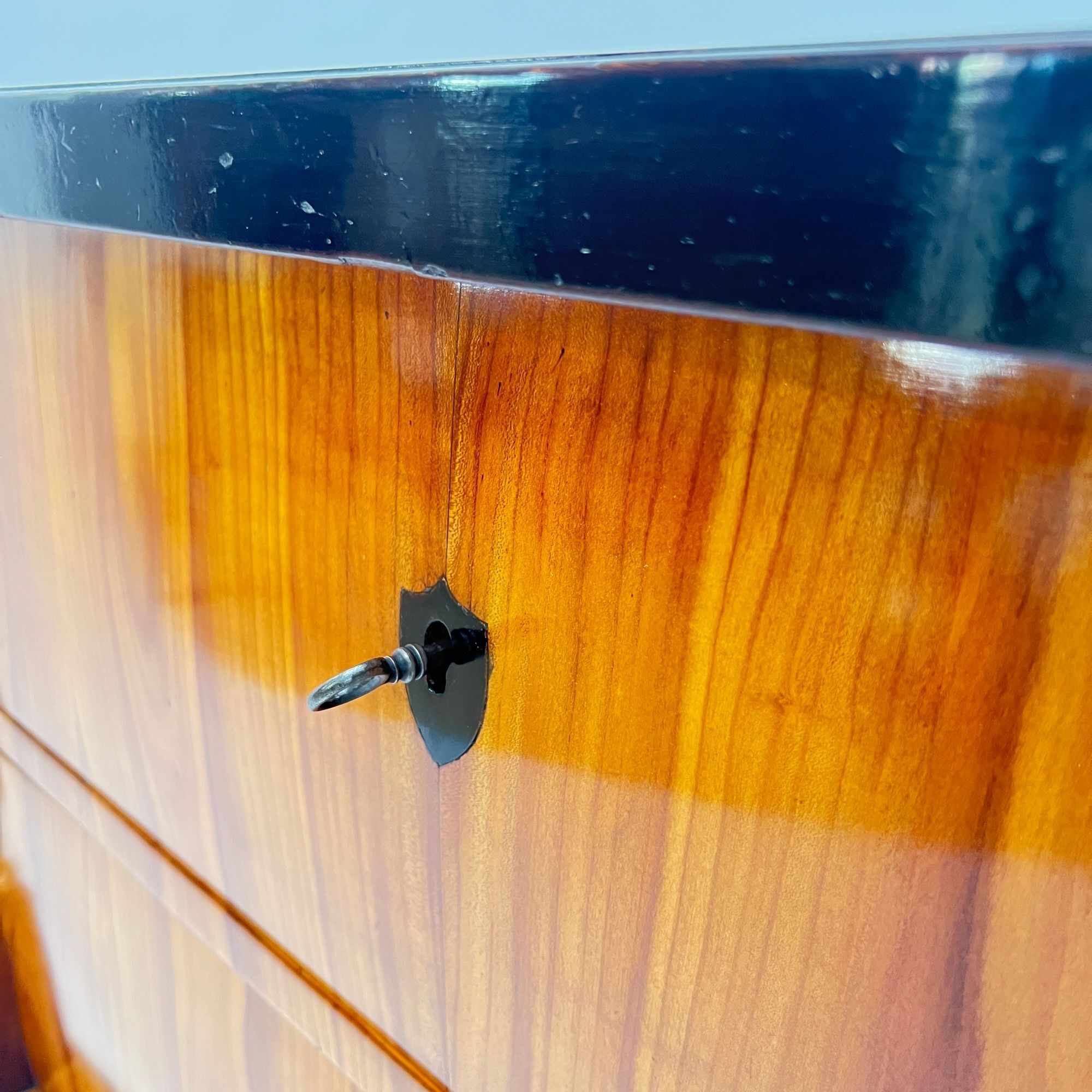 Biedermeier Commode - closeup - Styylish