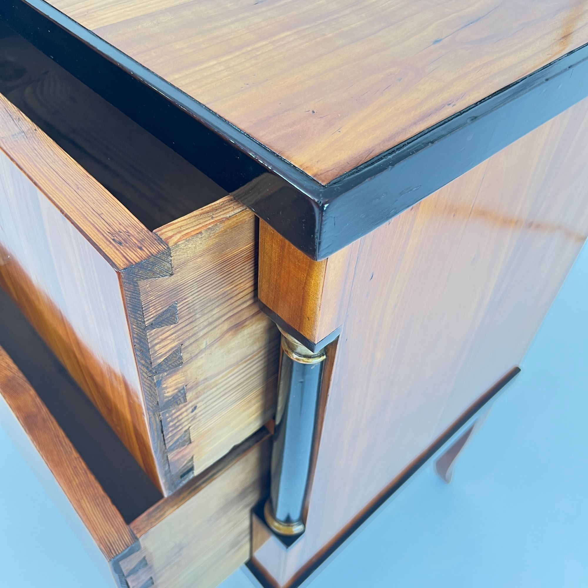 Biedermeier Commode - closeup open drawers - Styylish