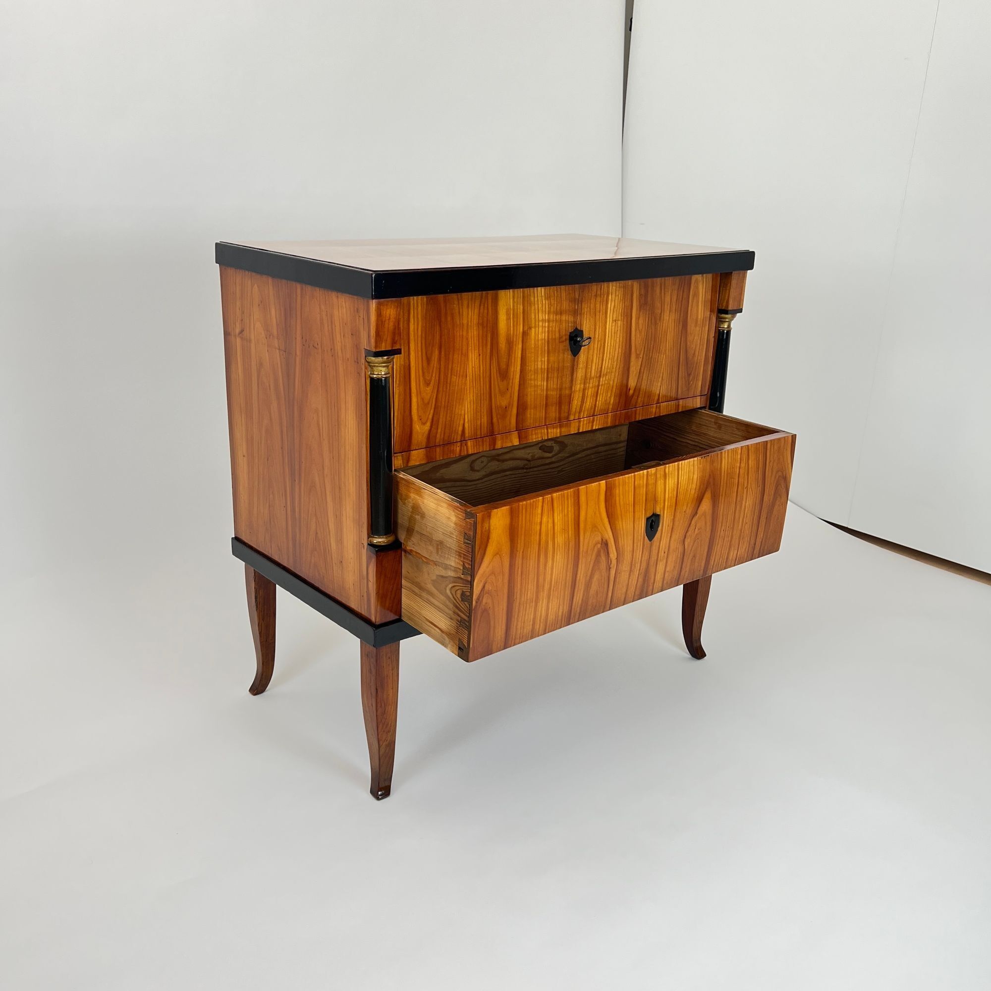 Biedermeier Commode - 3/4 open drawer - Styylish