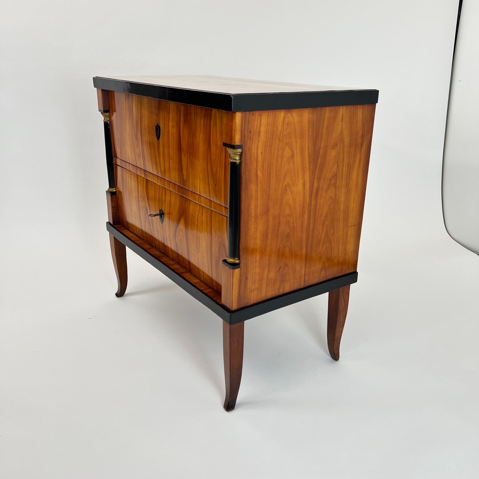 Biedermeier Commode - 3/4 - Styylish