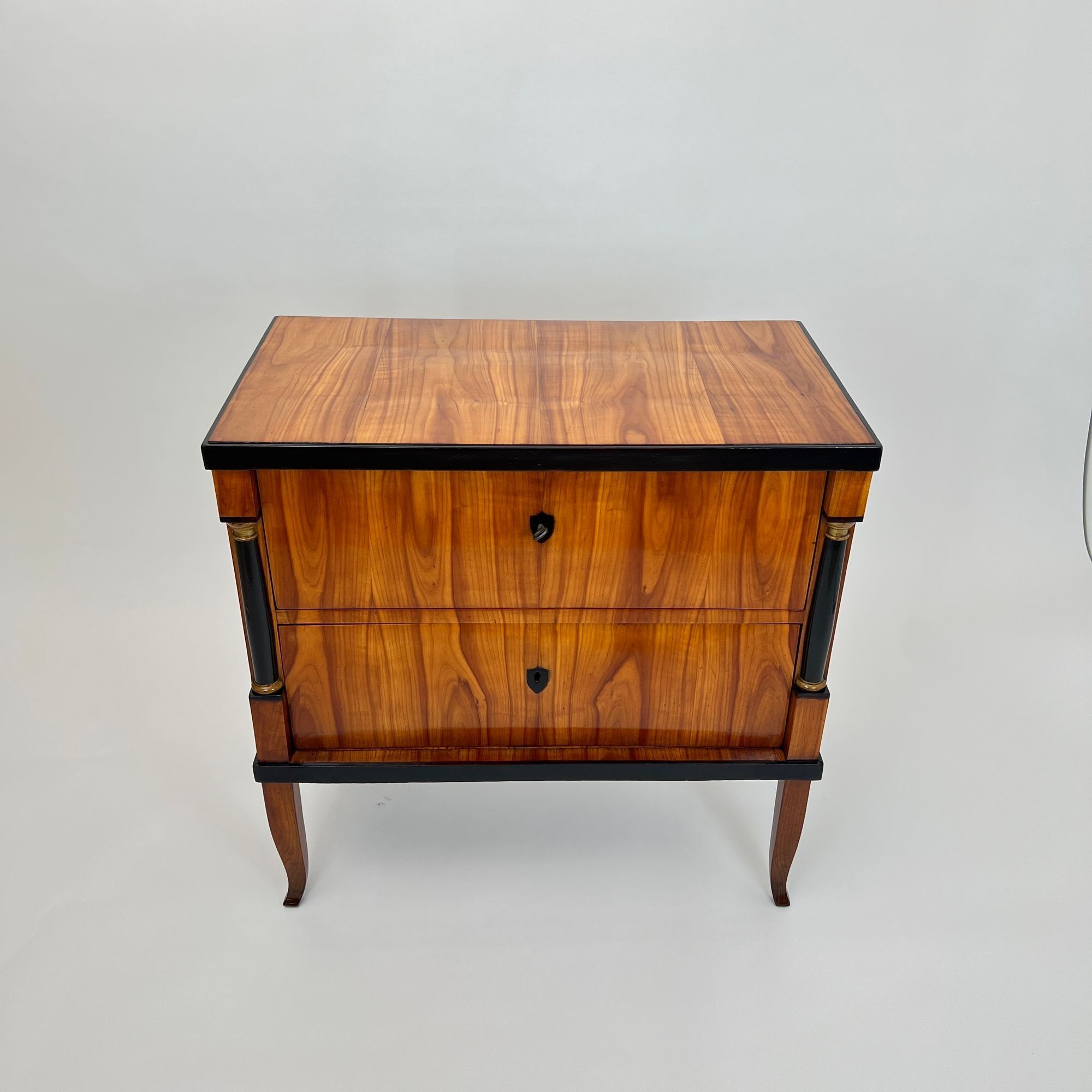 Biedermeier Commode - top - Styylish