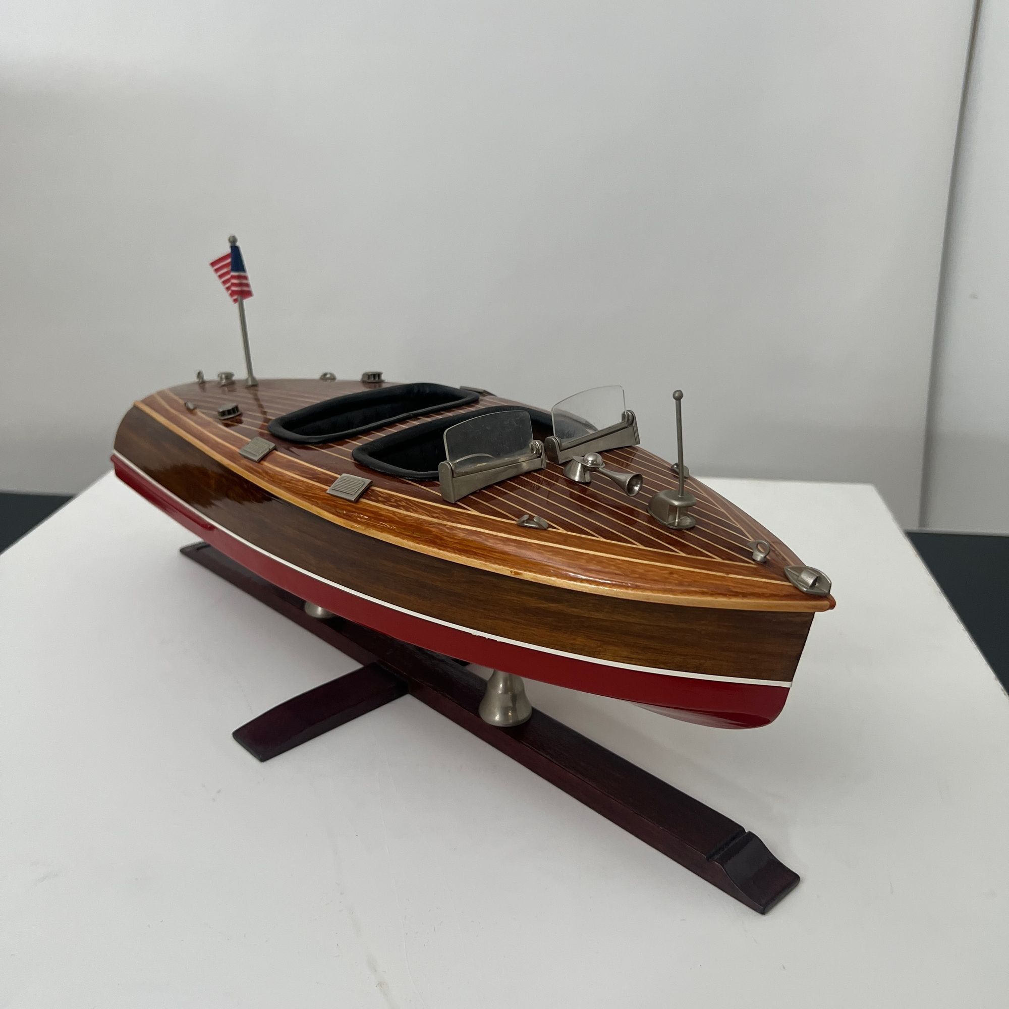 Miniature Motorboat by Chris Craft, Wood, Metal and Lacquer, USA circa 1950 - Image 7