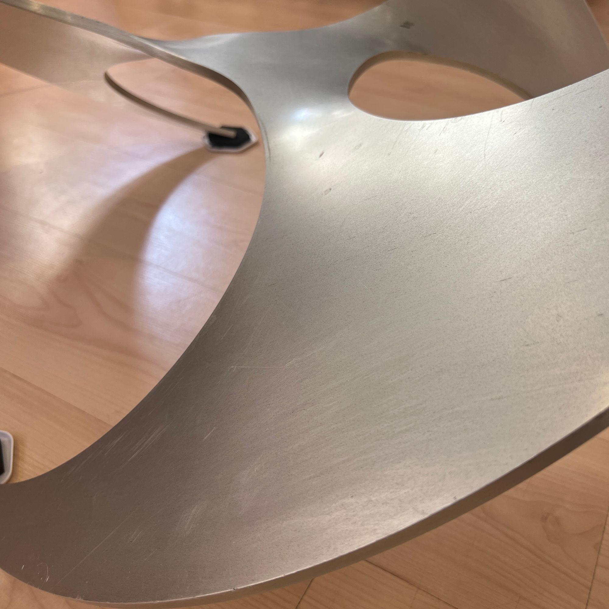 Propeller Coffee Table - closeup aluminum base - Styylish