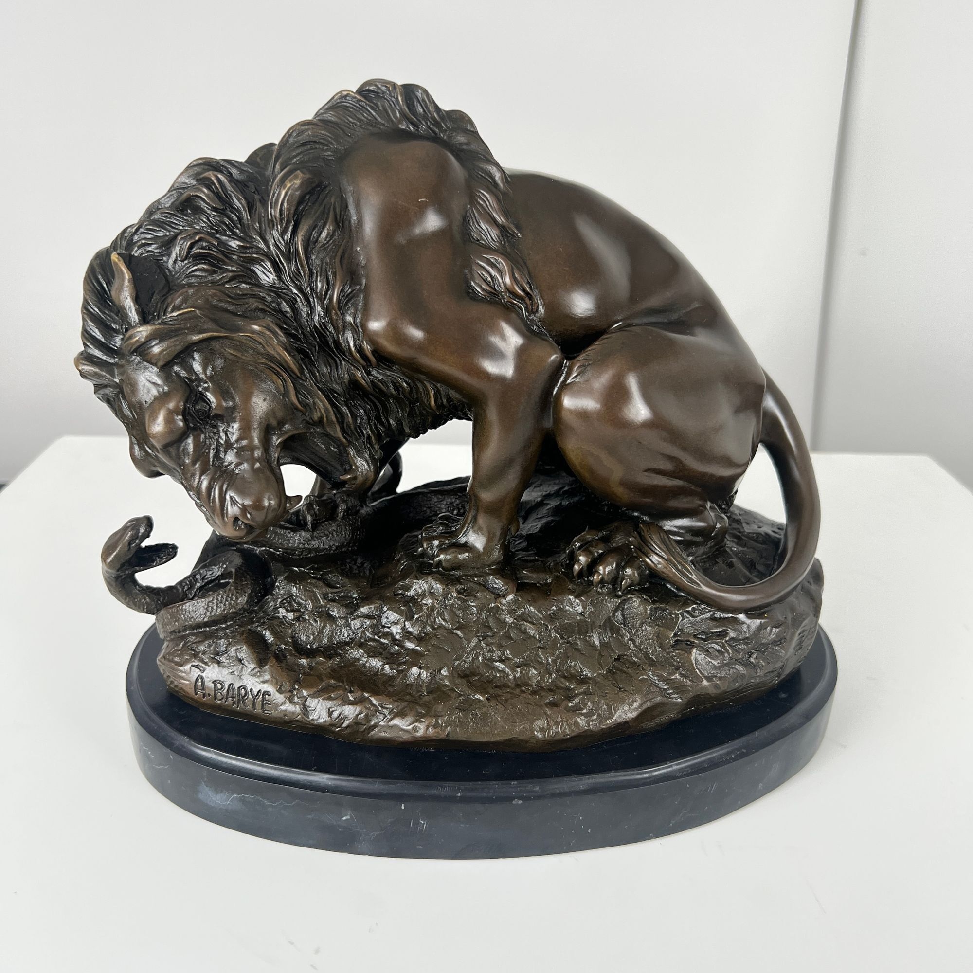 Bronze Figure: Lion Fighting a Snake, After A. Barye, France, 20th Century. - Image 7