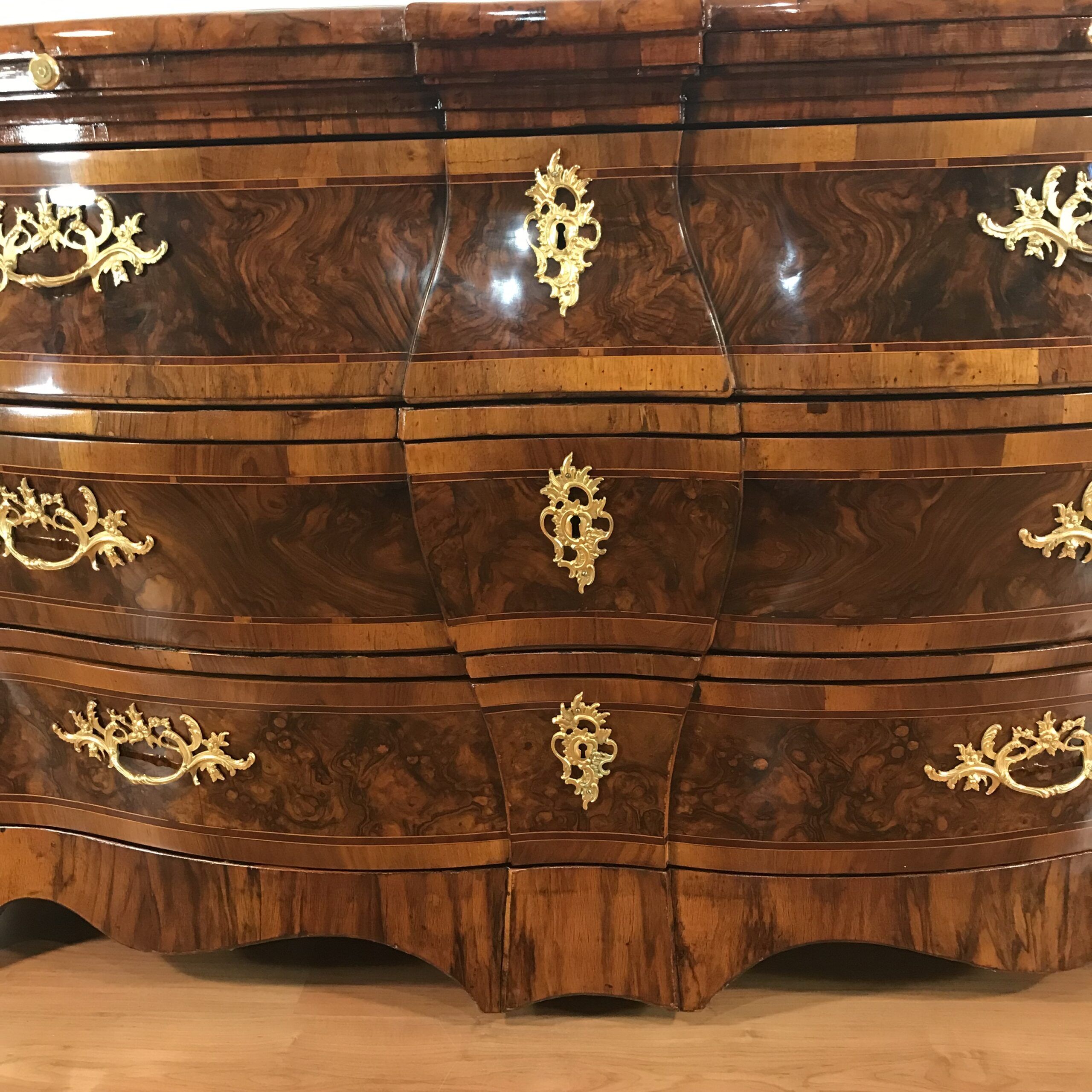 Three spacious drawers and two pull-out shelves on an 18th century German Baroque chest, veneered in walnut with contrasting shades- Styylish
