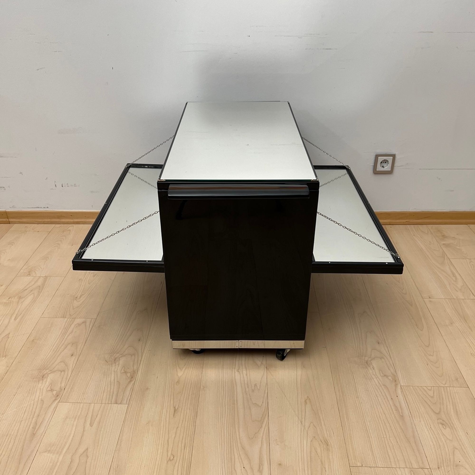 French Art Deco Bar Cart, Black Lacquer, France circa 1930 - Image 7