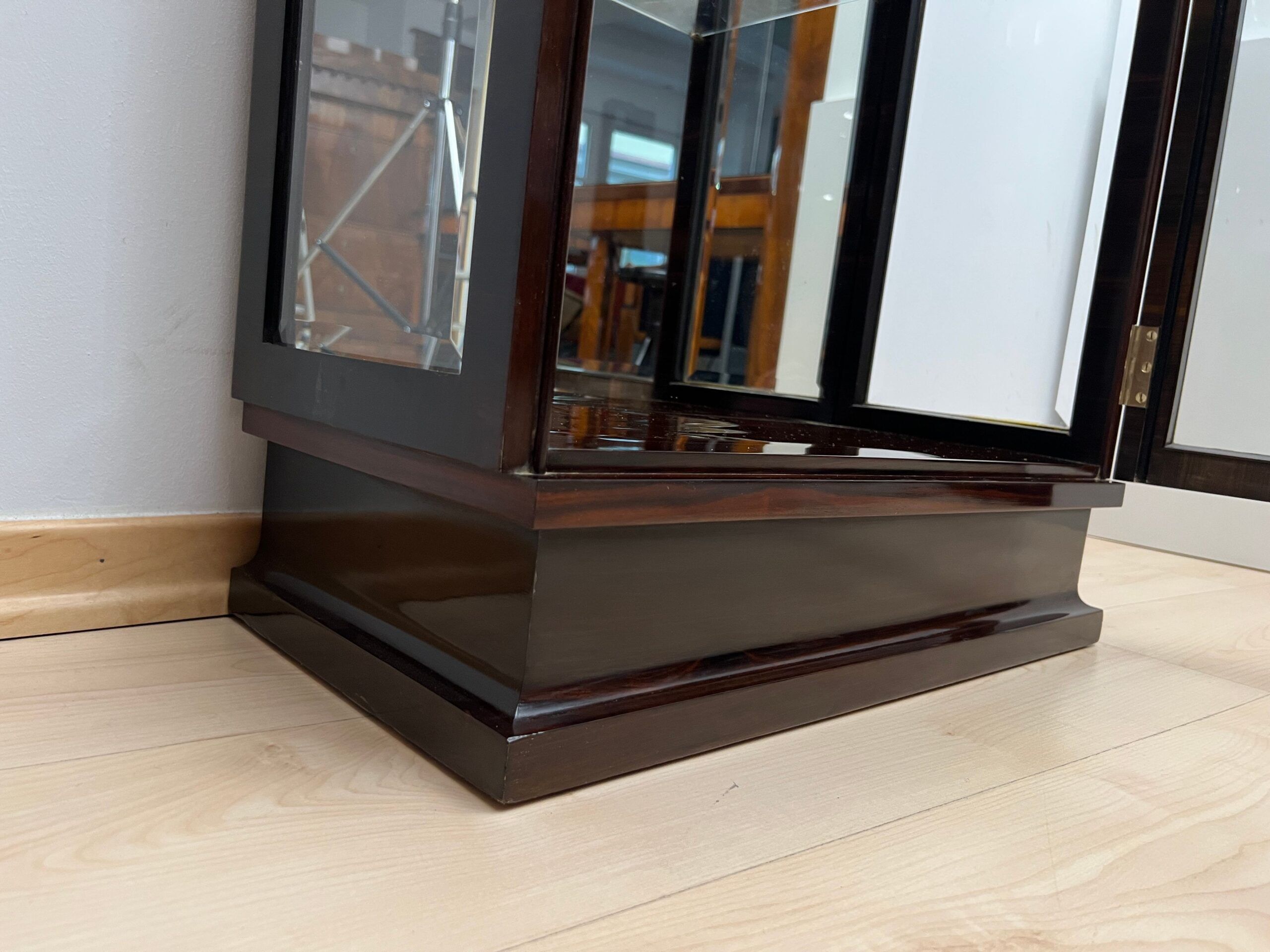 Art Deco Display Cabinet, Macassar Veneer, France, circa 1930 - Image 12