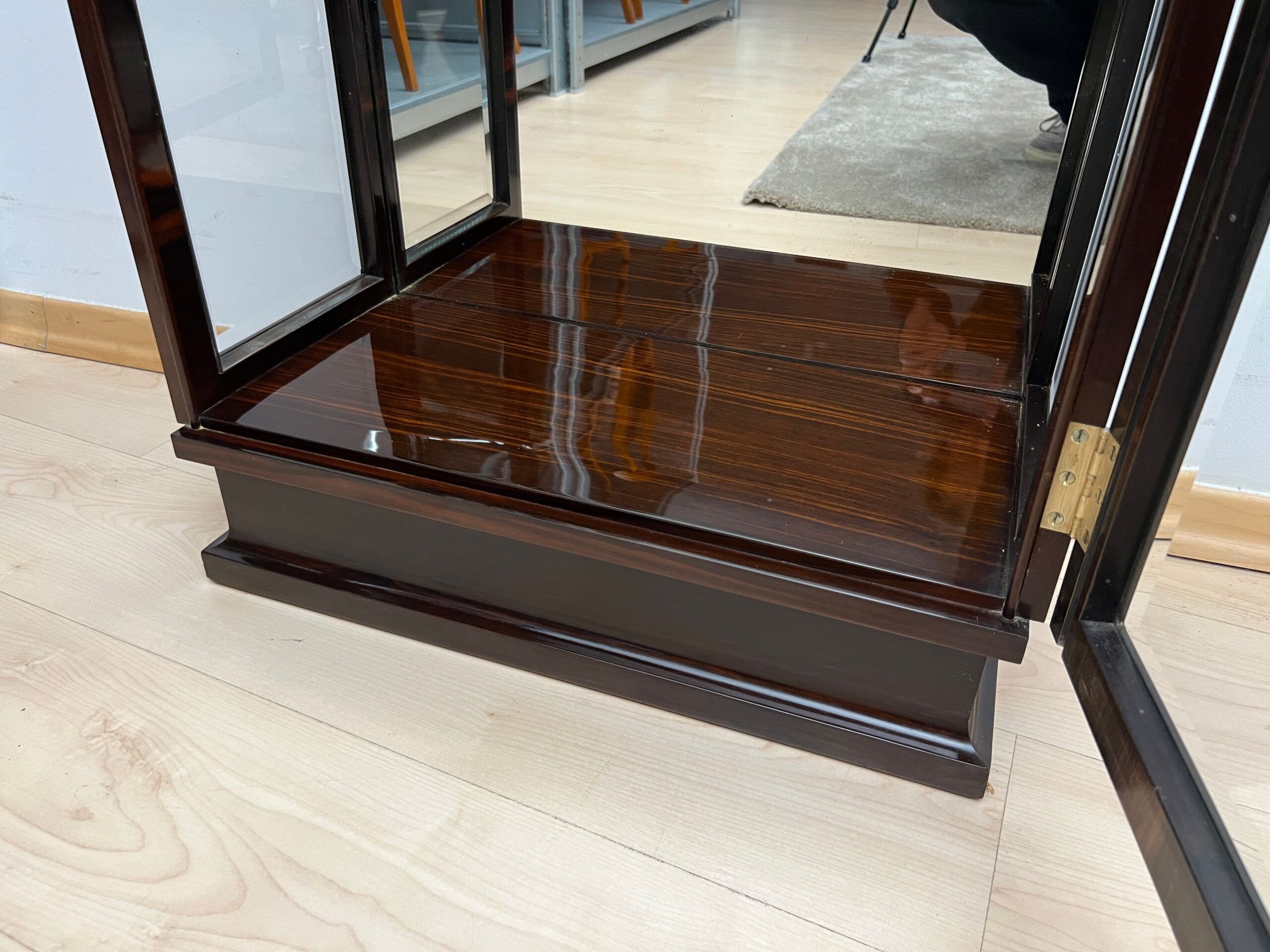 Art Deco Display Cabinet, Macassar Veneer, France, circa 1930 - Image 18